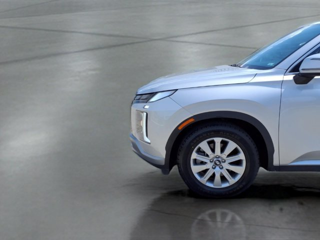 Used 2025  Hyundai SEL image 22