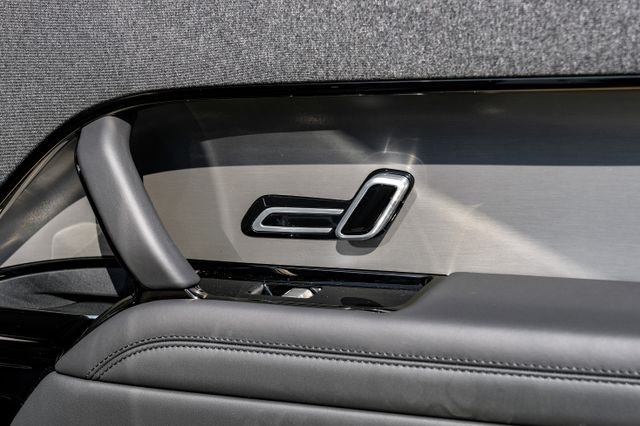 New 2026  Land Rover Dynamic SE image 56