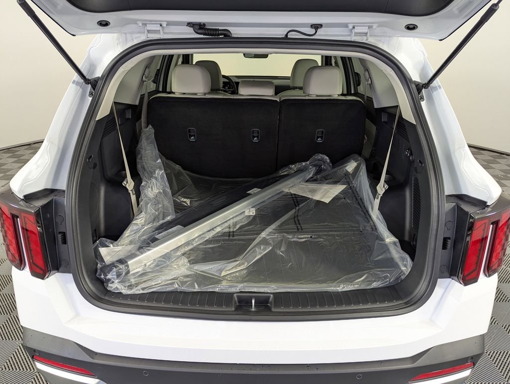 New 2026 Glacial White Pearl Kia S image 32