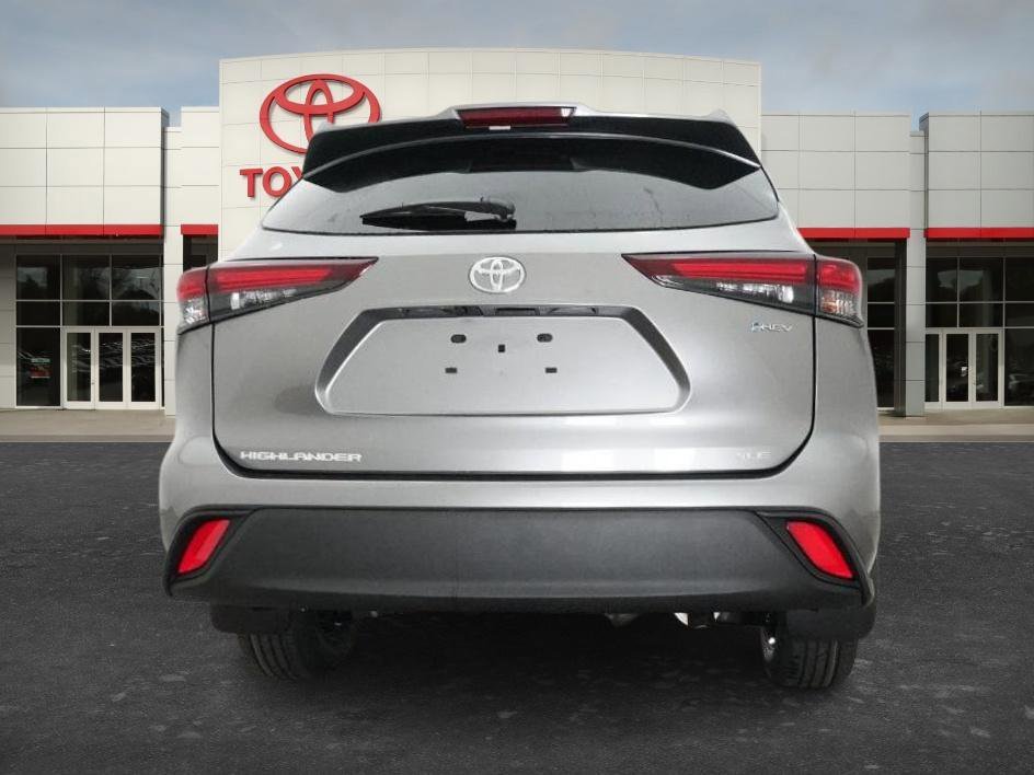 New 2026 Heavy Metallic Toyota Hybrid XLE image 19