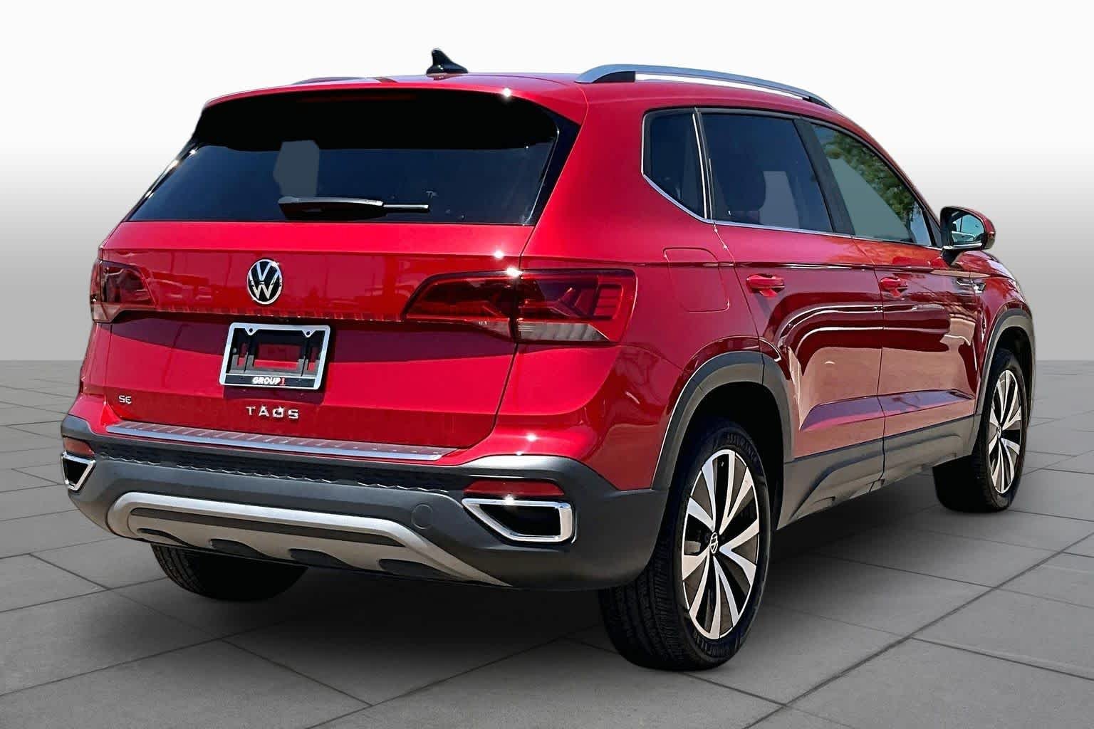 Used 2023 Kings Red Metallic Volkswagen SE image 13