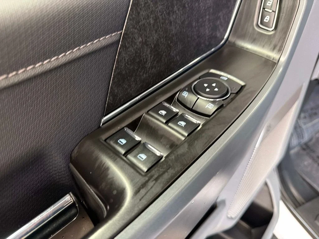 Used 2023 Oxford White Ford XLT image 19