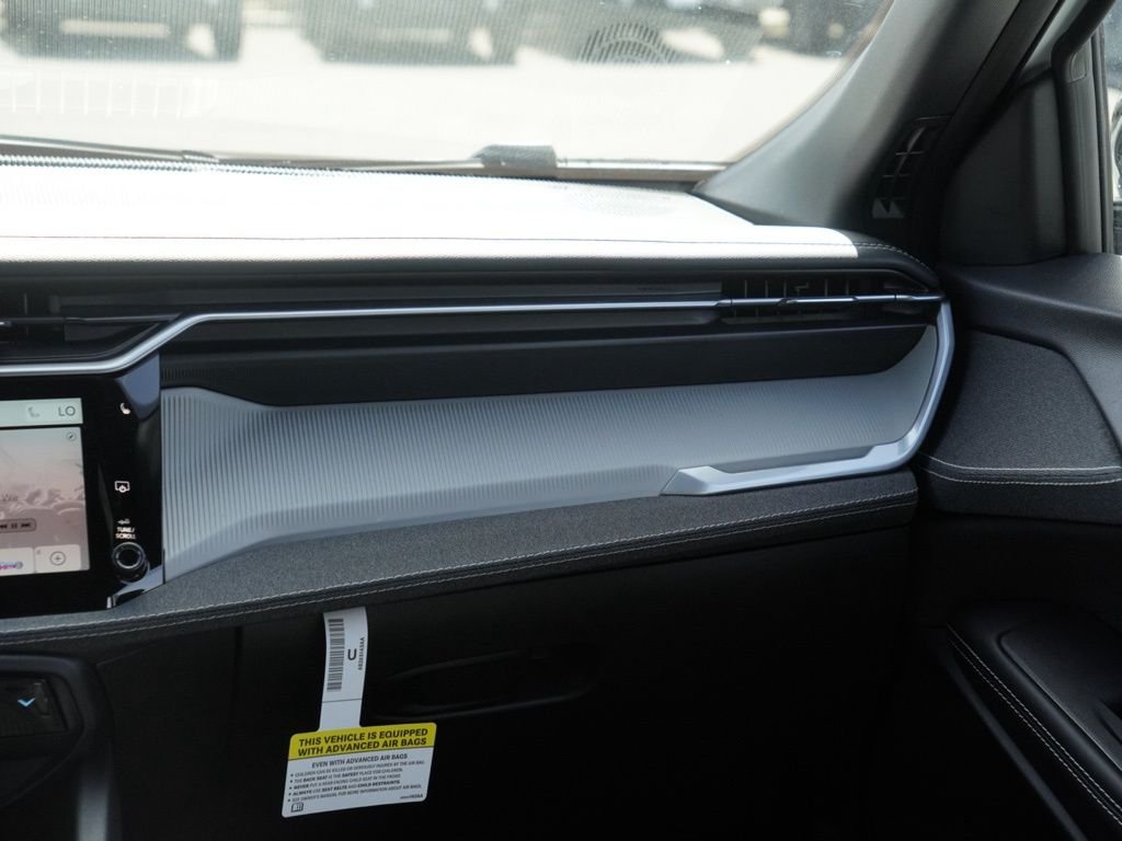 New 2026 Bright White Clear-Coat Exterior Paint Jeep Laredo image 27