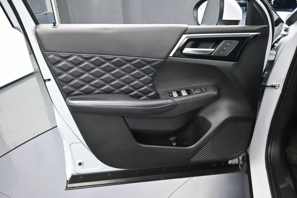 Used 2024 White Mitsubishi SEL image 14