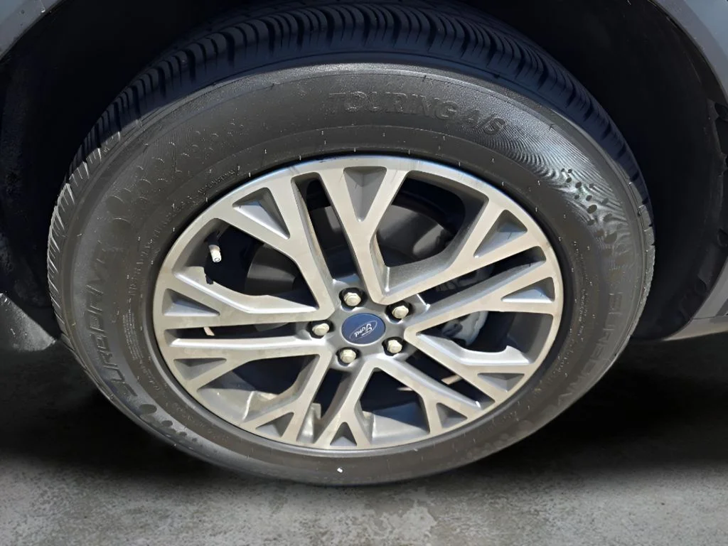 Used 2022 CARBONIZED GRAY Ford SEL image 16