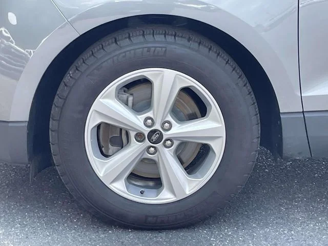 Used 2024 Gray Ford SE image 11