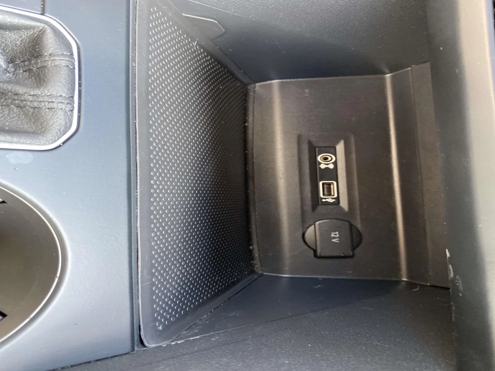 Used 2019 Platinum Gray Metallic Volkswagen 3.6L V6 SE w/Technology 4MOTION image 14