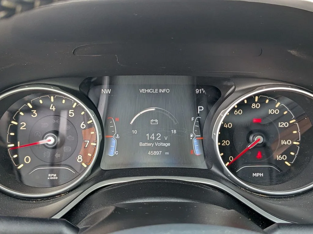 Used 2019 Blue Jeep Latitude image 18
