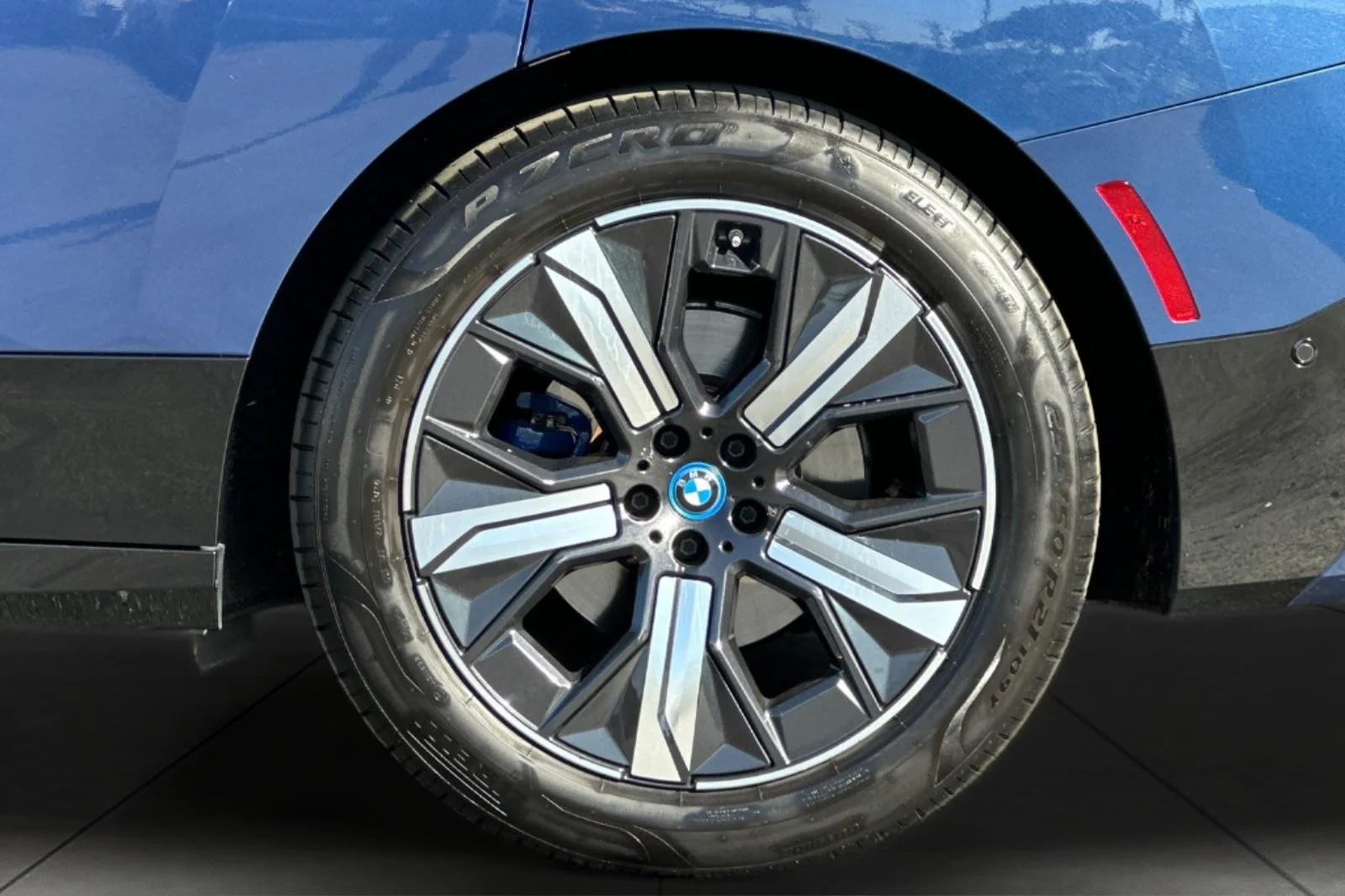 Used 2022 Phytonic Blue Metallic BMW xDrive50 image 26
