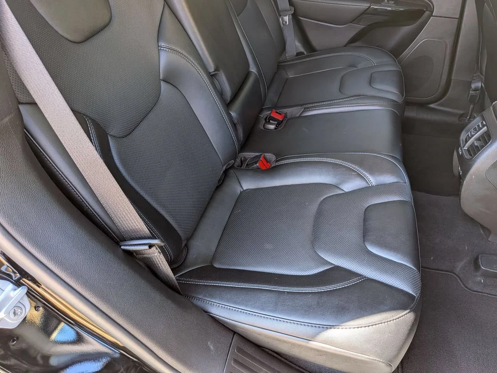 Used 2023 Black Jeep Altitude image 24