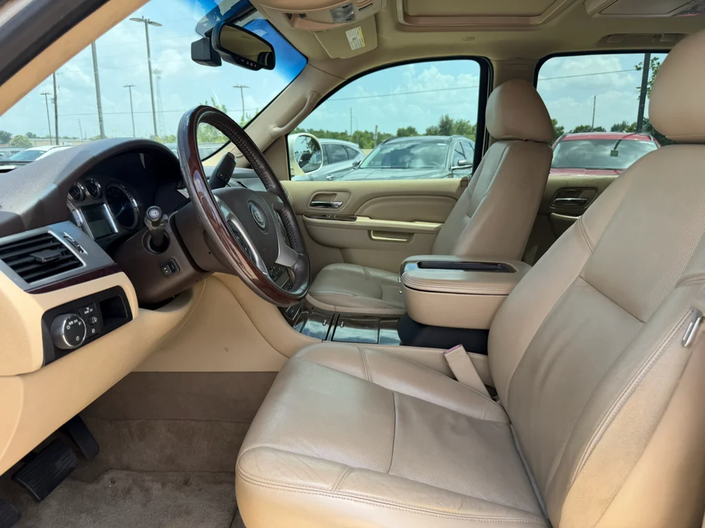 Used 2013 White Diamond Tricoat Cadillac Luxury image 10