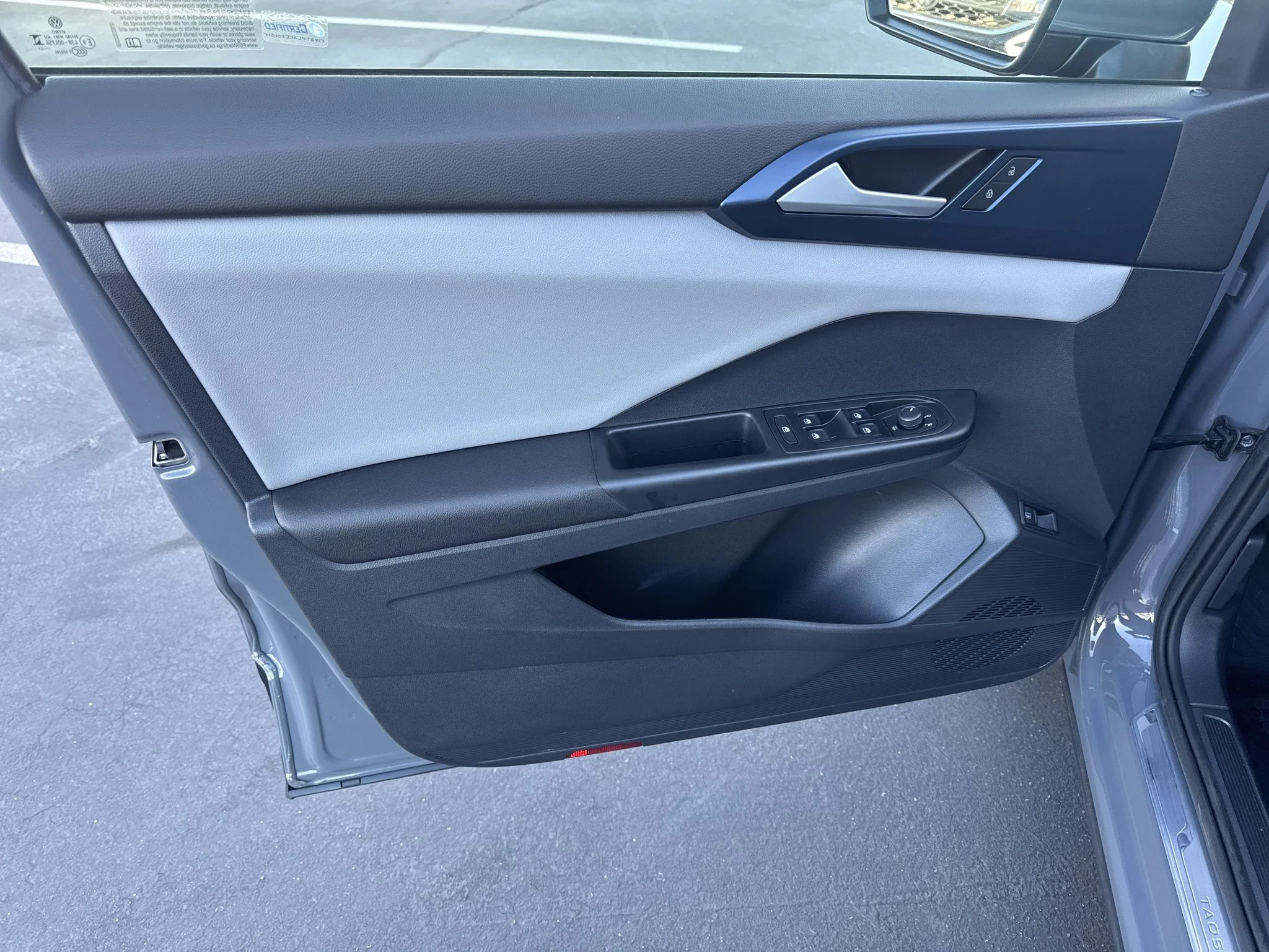 Used 2023 Pure Gray Volkswagen SE image 13