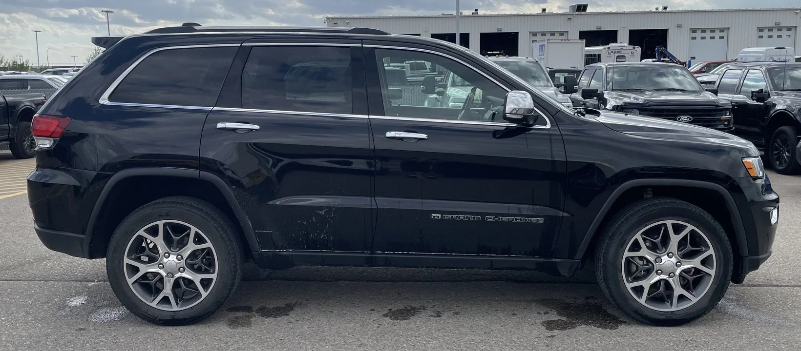 Used 2022 Diamond Black Crystal Pearlcoat Jeep LIMITED **New Arrival** image 6