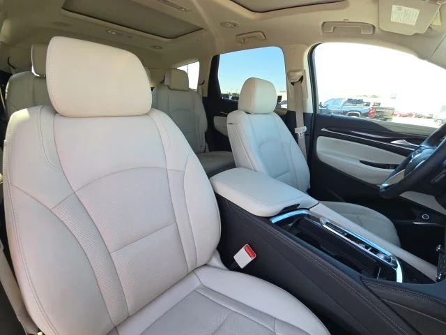 Used 2022 Black Buick Essence image 21