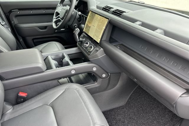 New 2026 Santorini Black Land Rover X-Dynamic SE image 14