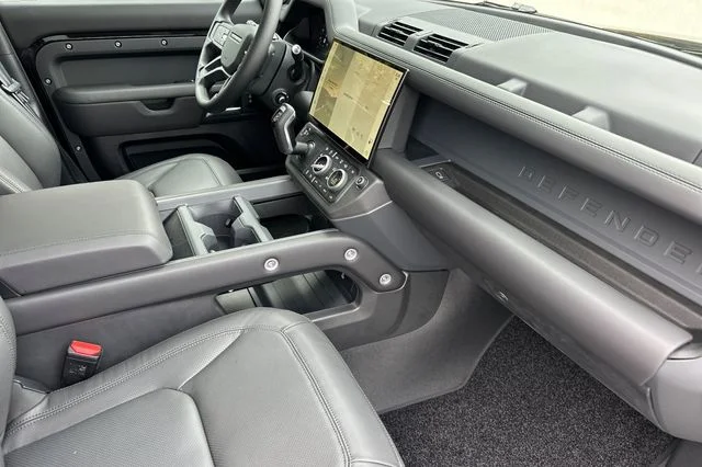 New 2026 Santorini Black Land Rover X-Dynamic SE image 14