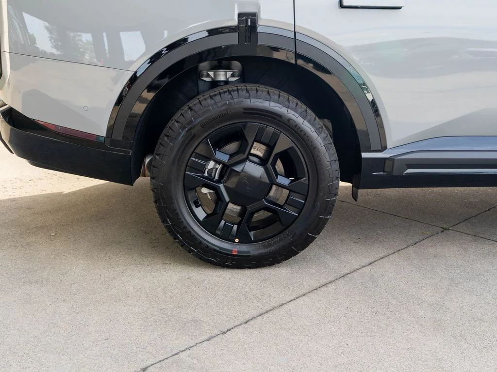 New 2027 Wolf Gray Kia X-Pro SX Prestige image 38