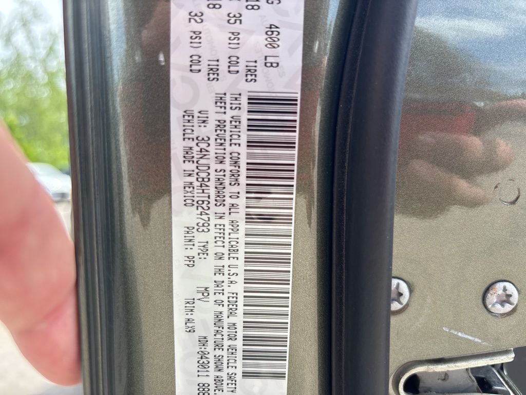 Used 2017 Green Jeep Limited image 12