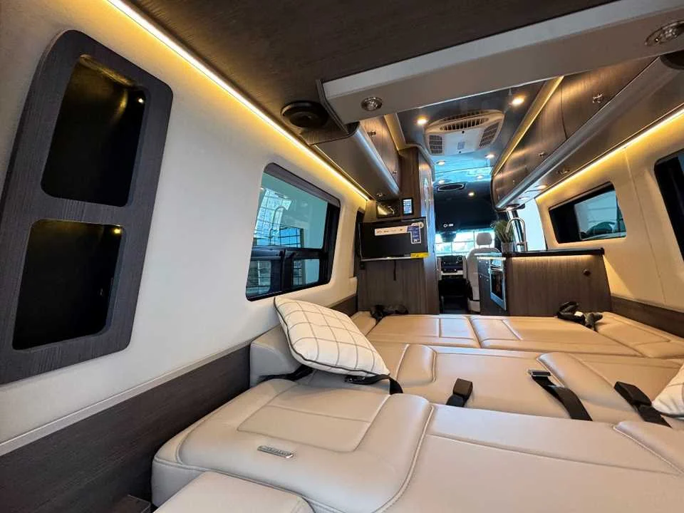 New 2025 Tenorite Gray Metallic AIRSTREAM  image 54