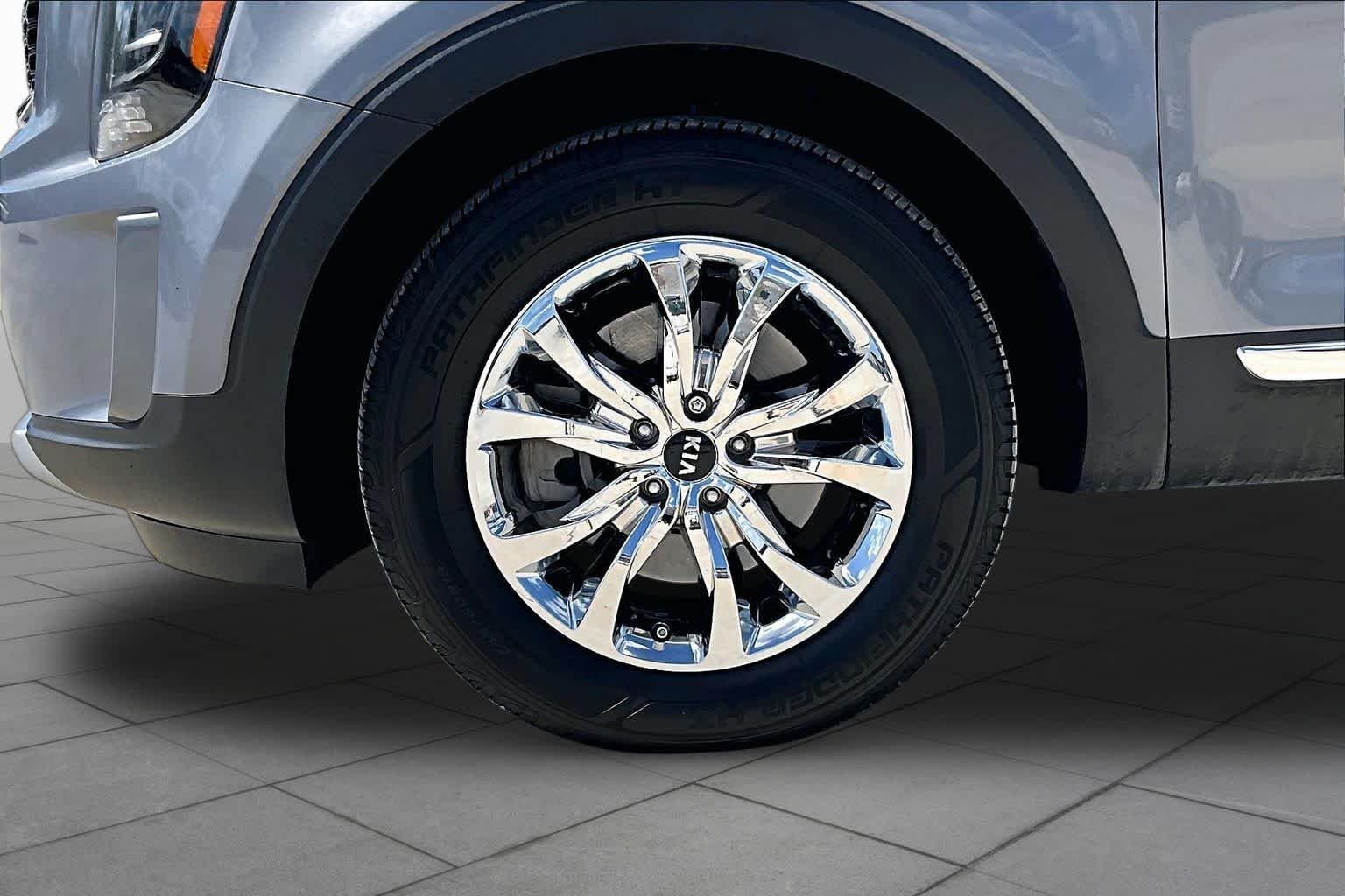 Used 2022 SILVER Kia LX image 10