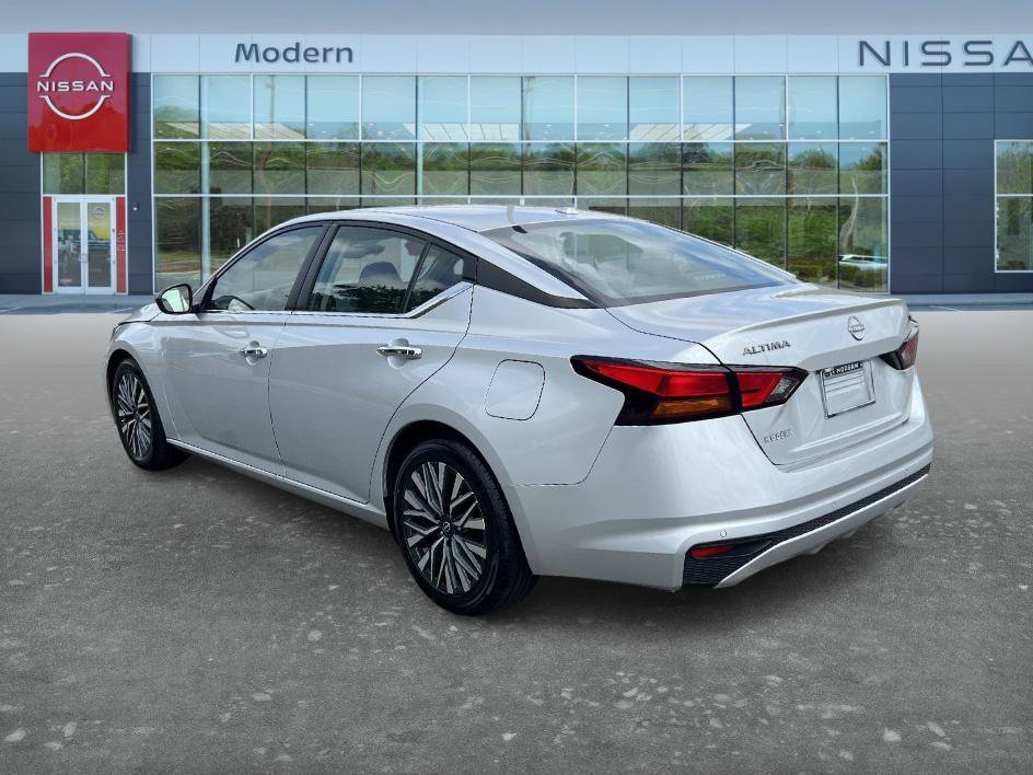 Certified Used 2024 Brilliant Silver Metallic Nissan 2.5 SV image 7