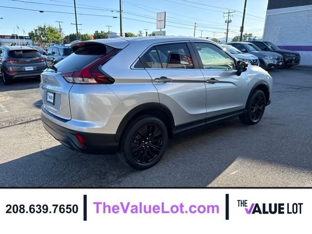 Used 2022  Mitsubishi LE image 4