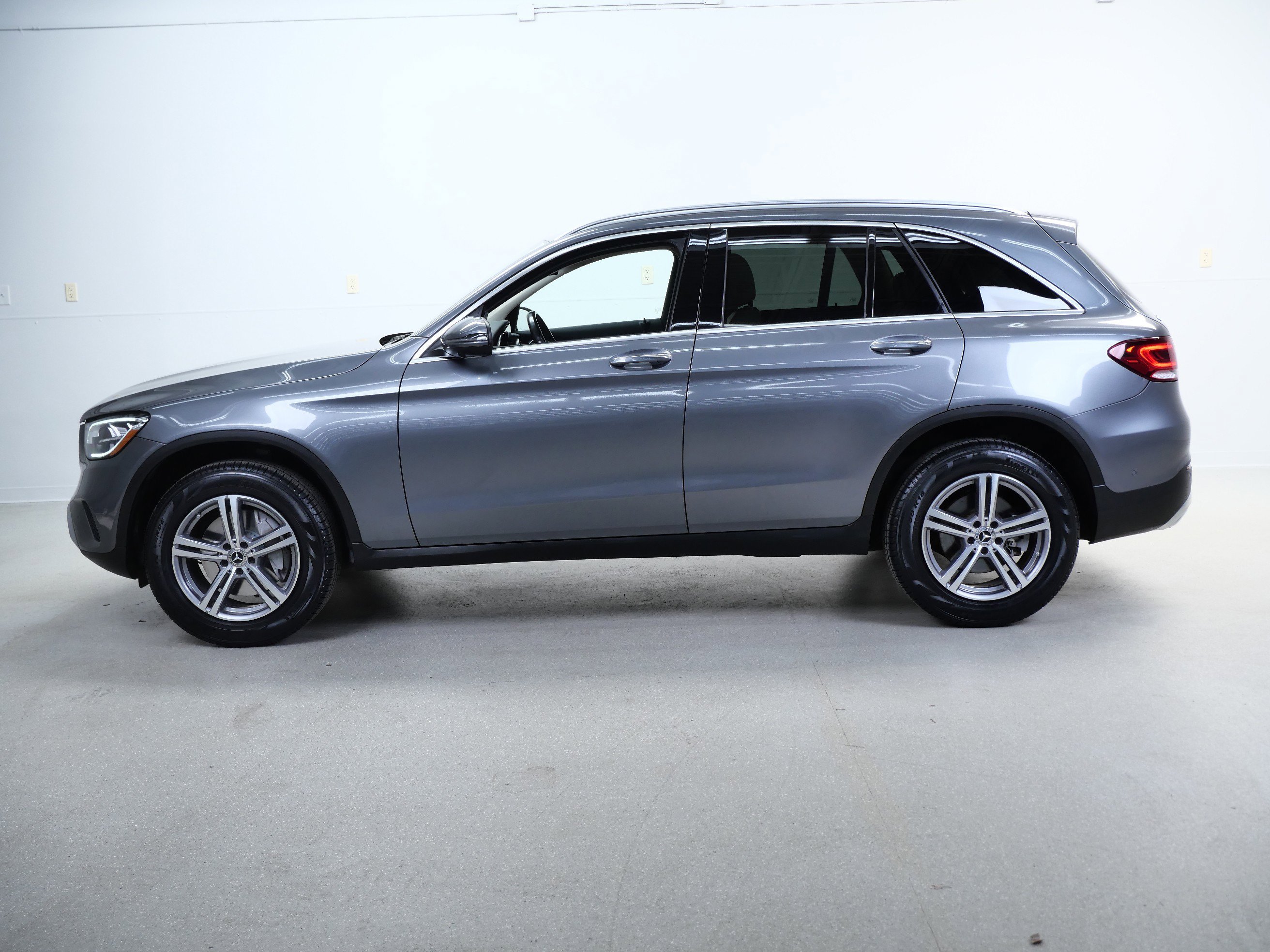 Used 2022 Selenite Grey Metallic Mercedes-Benz GLC 300 image 10