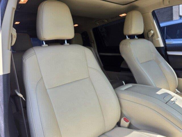 Used 2019 Blizzard Pearl Toyota XLE image 30