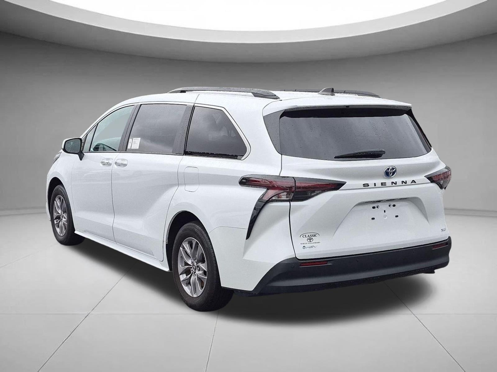 Used 2025 Wind Chill Pearl Toyota XLE image 3