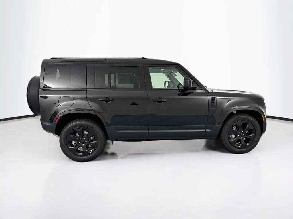 New 2026 Santorini Black Land Rover S image 4