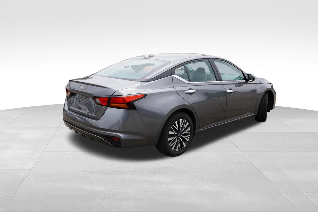 Certified Used 2025 Gun Metallic Nissan 2.5 SV image 3