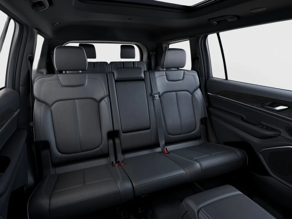 New 2026 Baltic Gray Metallic Clear-Coat Exterior Paint Jeep Limited Reserve image 17