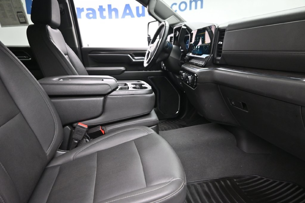 Used 2025 White Chevrolet LTZ image 9