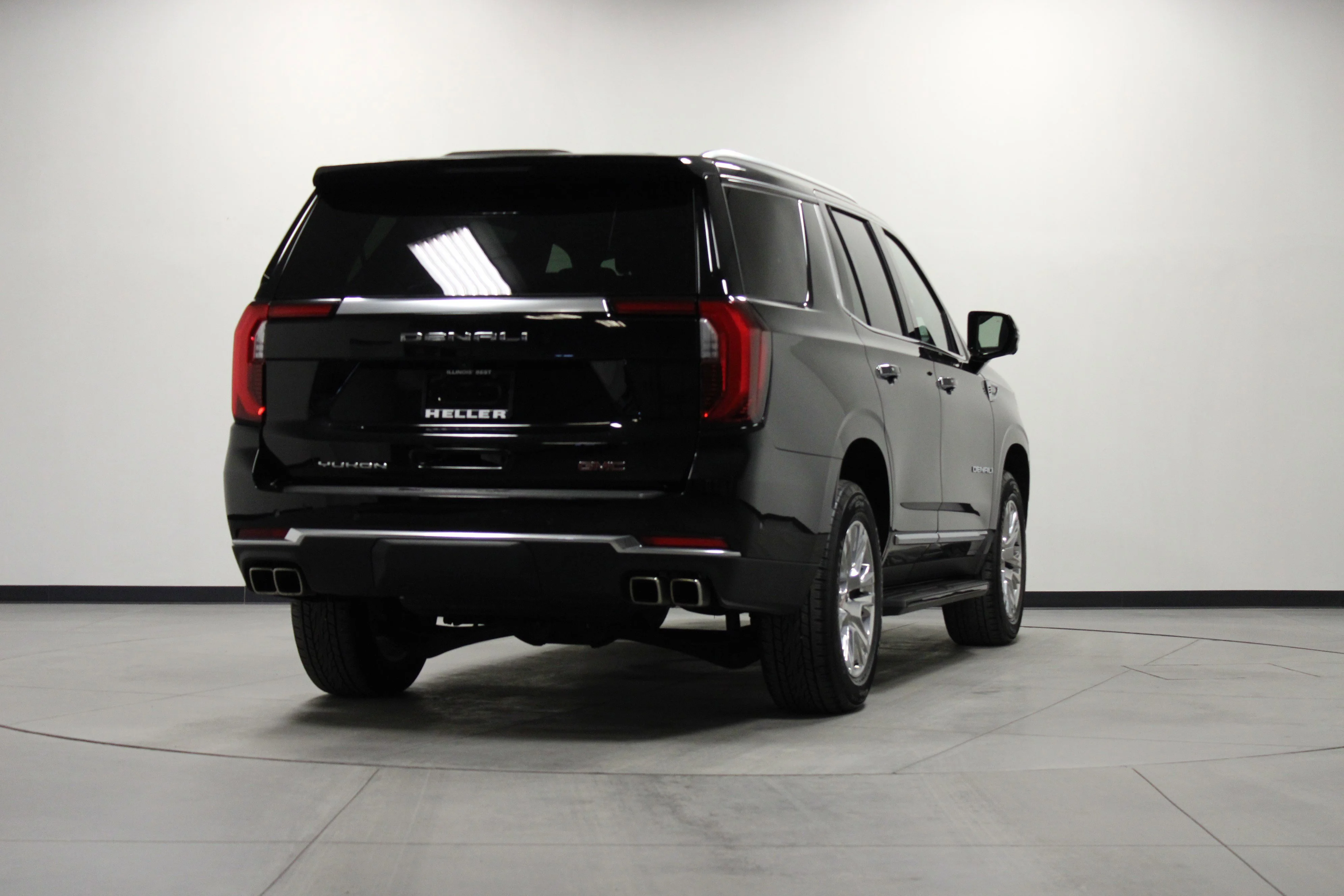 Used 2025 Onyx Black GMC Denali image 4