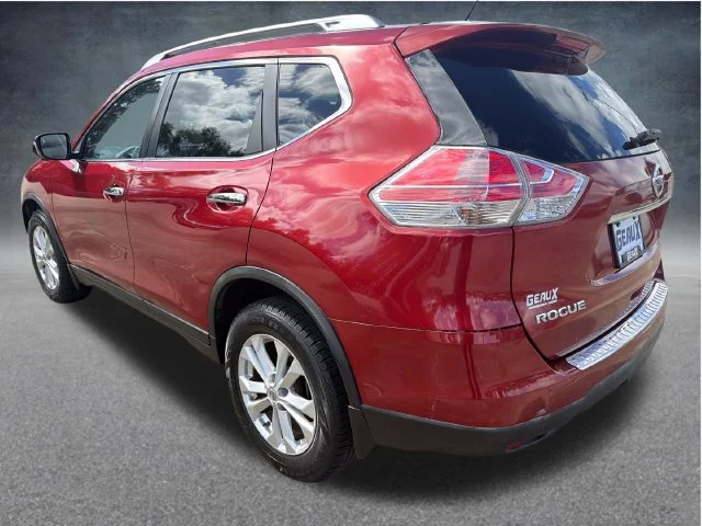 Used 2016 Red Nissan SV image 5