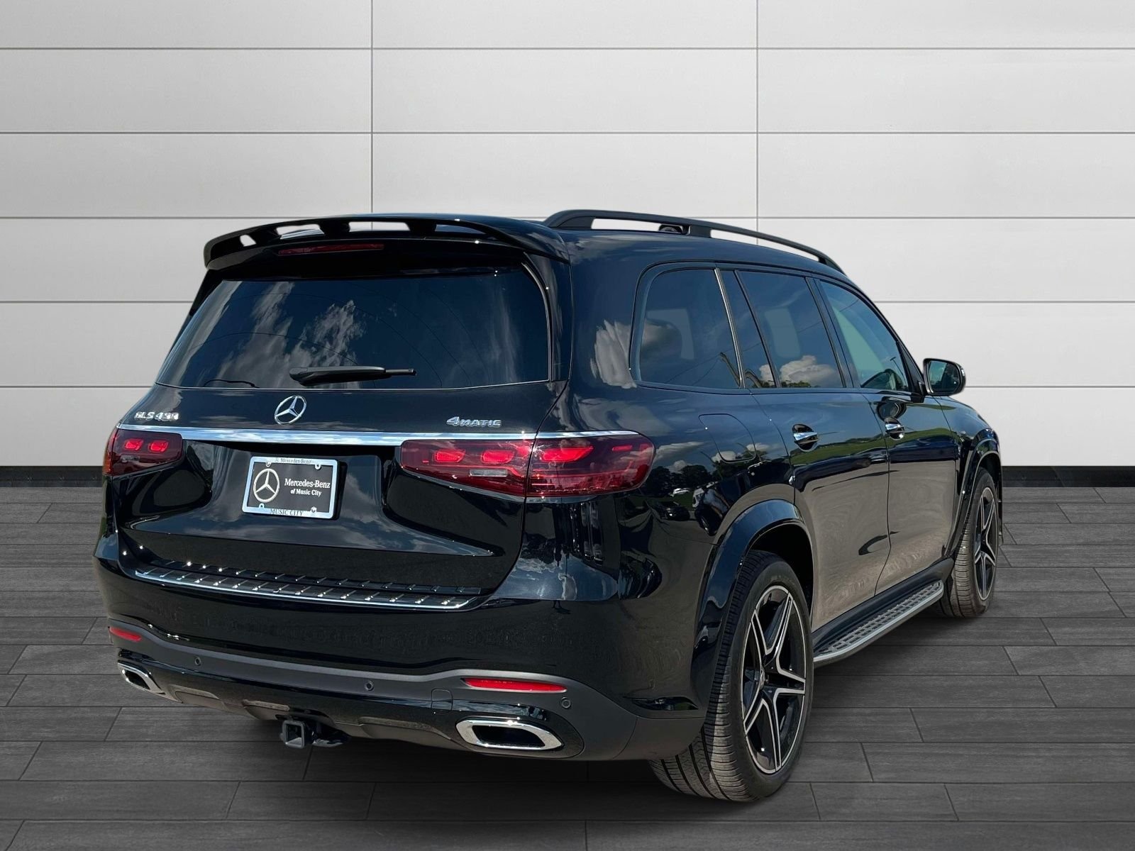 Used 2026 Obsidian Black Metallic Mercedes-Benz GLS 450 image 3