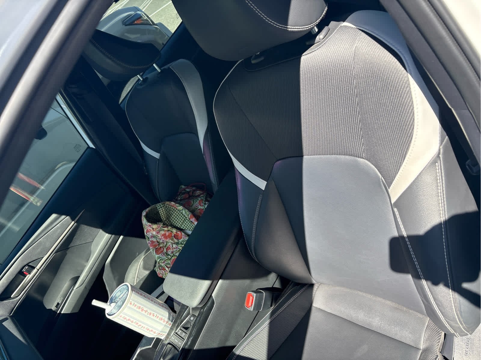 Certified Used 2025 Ice Cap Toyota SE image 4