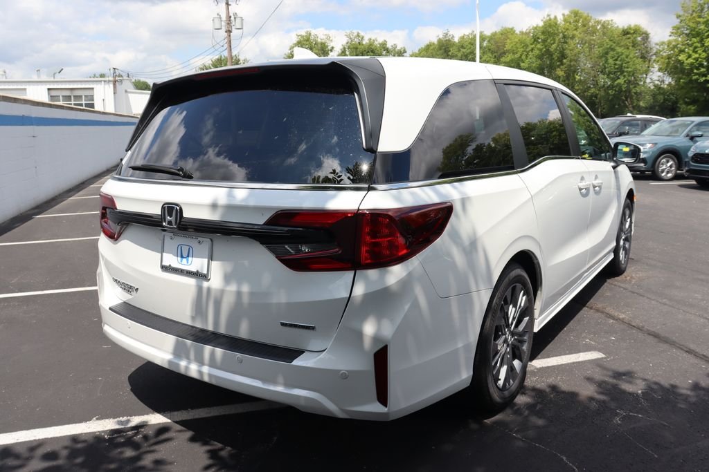 New 2027 Platinum White Pearl Honda Touring image 5