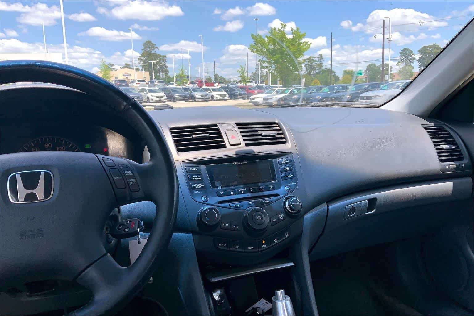 Used 2005 Graphite Pearl Honda EX-L image 6
