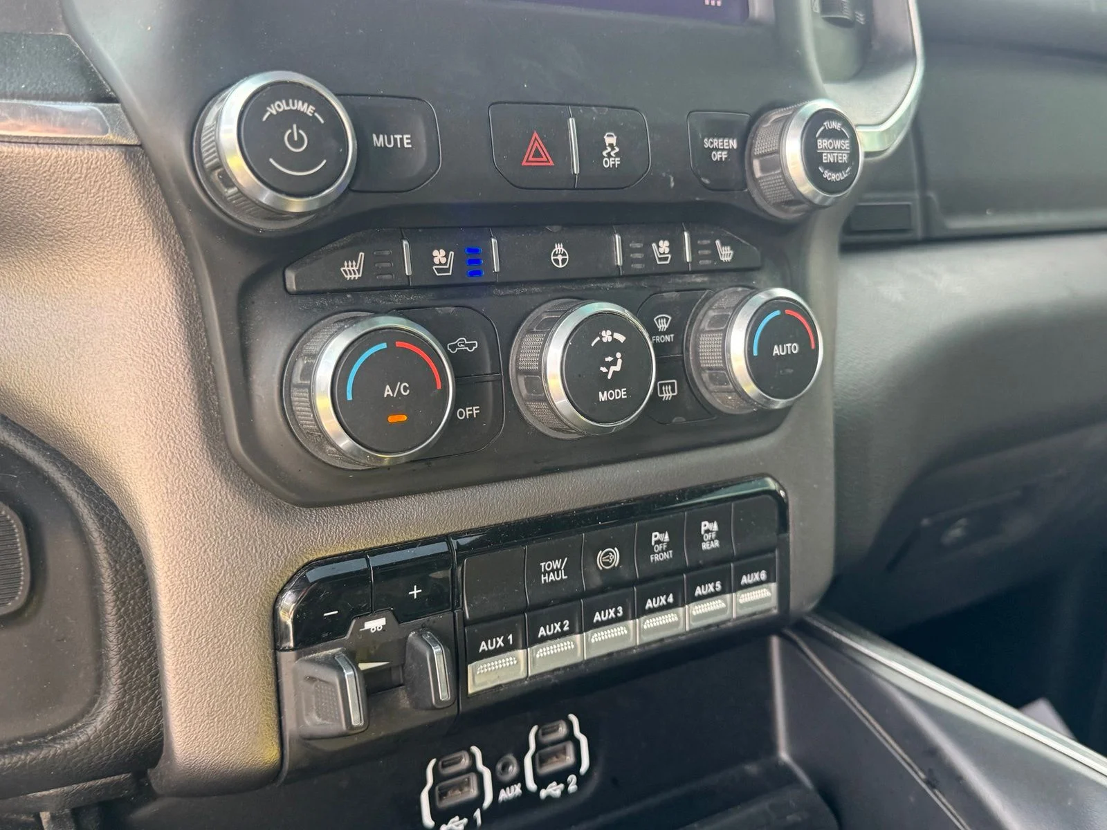 Used 2022 Black Ram Laramie image 23
