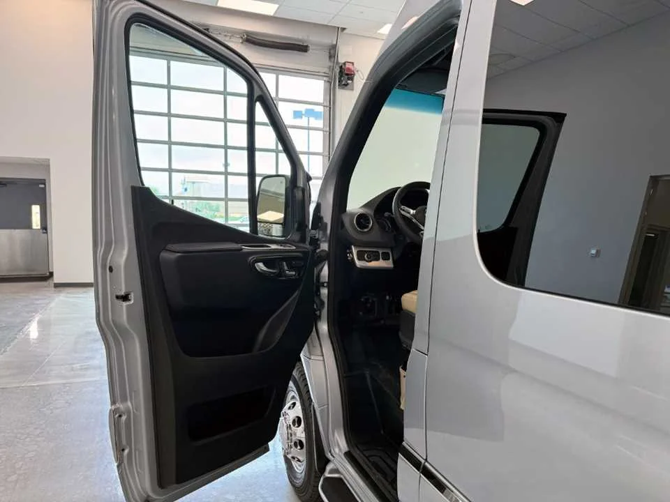 New 2025 SILVER AIRSTREAM  image 42