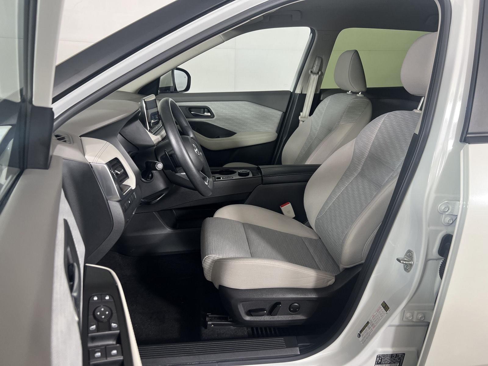 Used 2023 Pearl White Tricoat Nissan SV image 13