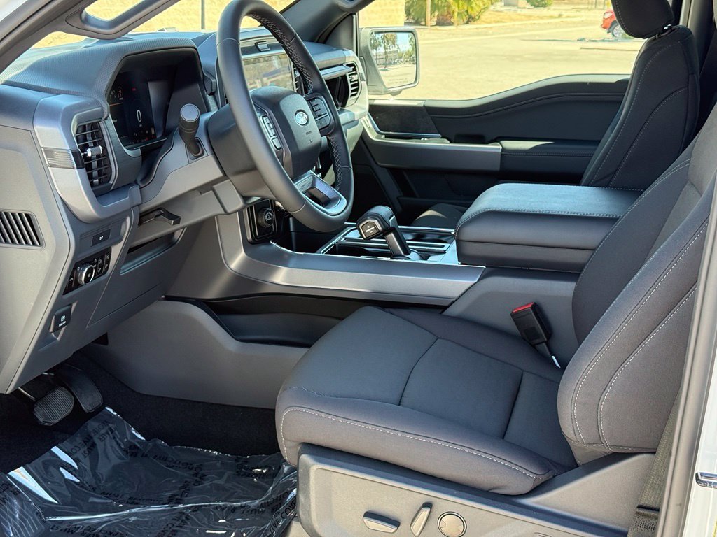 New 2026 Oxford White Ford XLT image 5