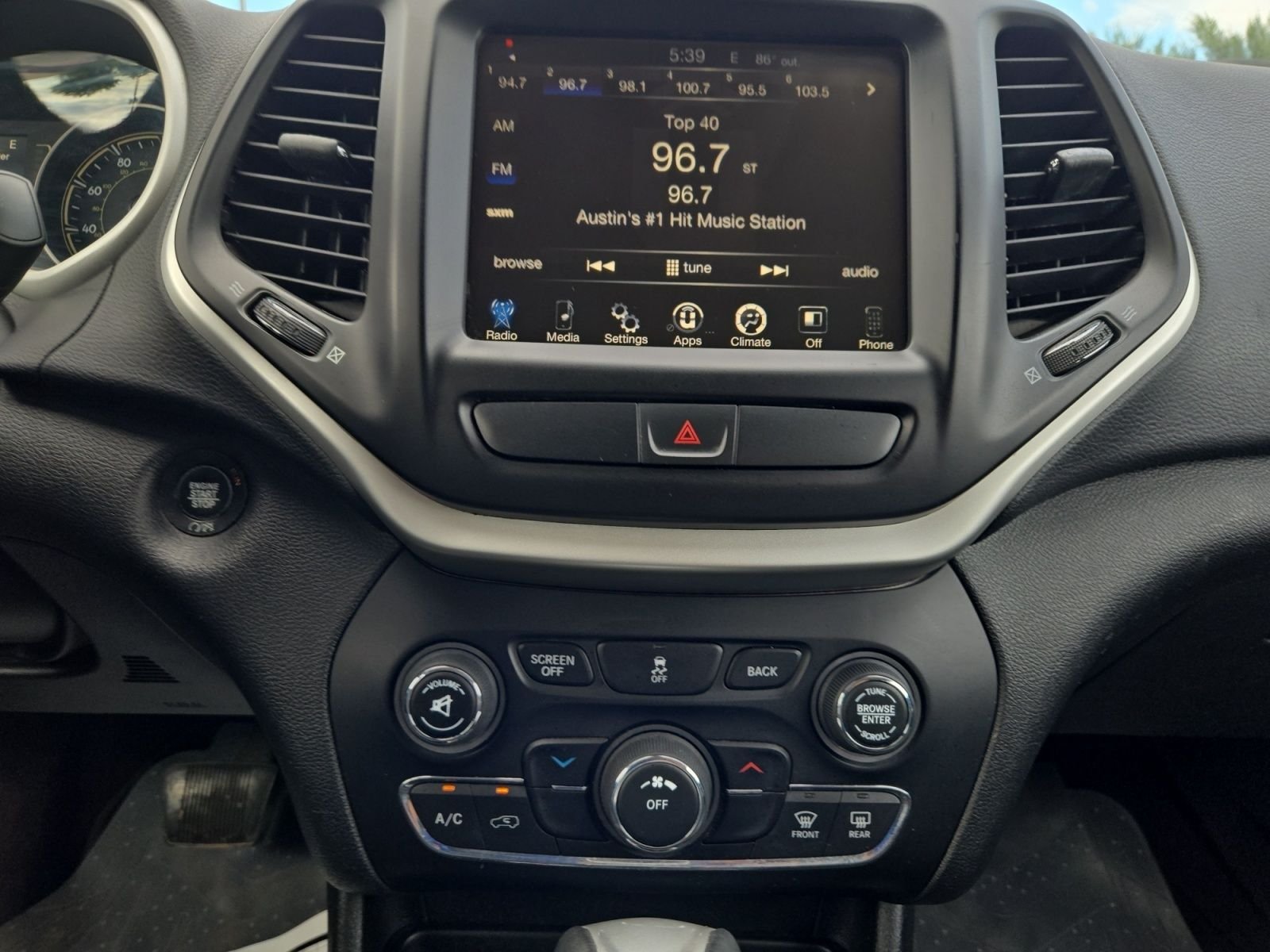 Used 2018 Red Jeep Latitude Plus image 17