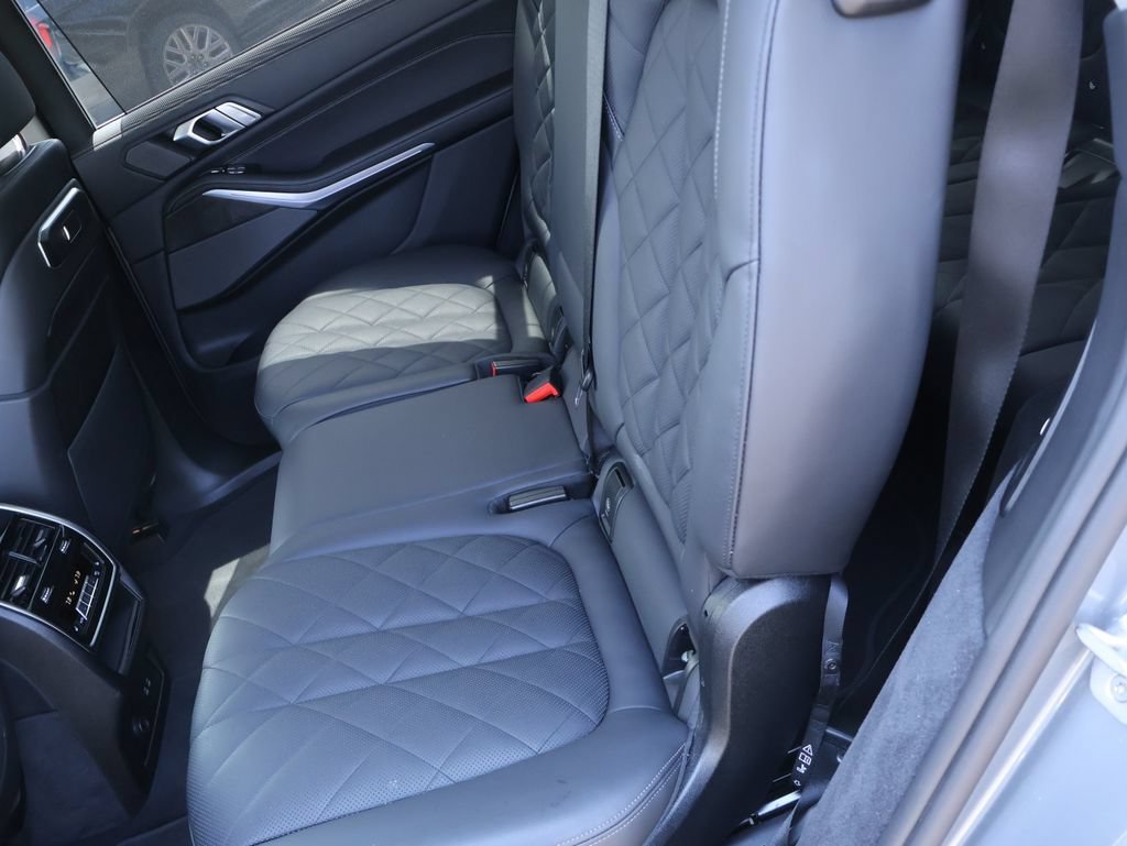2025 BMW X7 40i - Photo 16