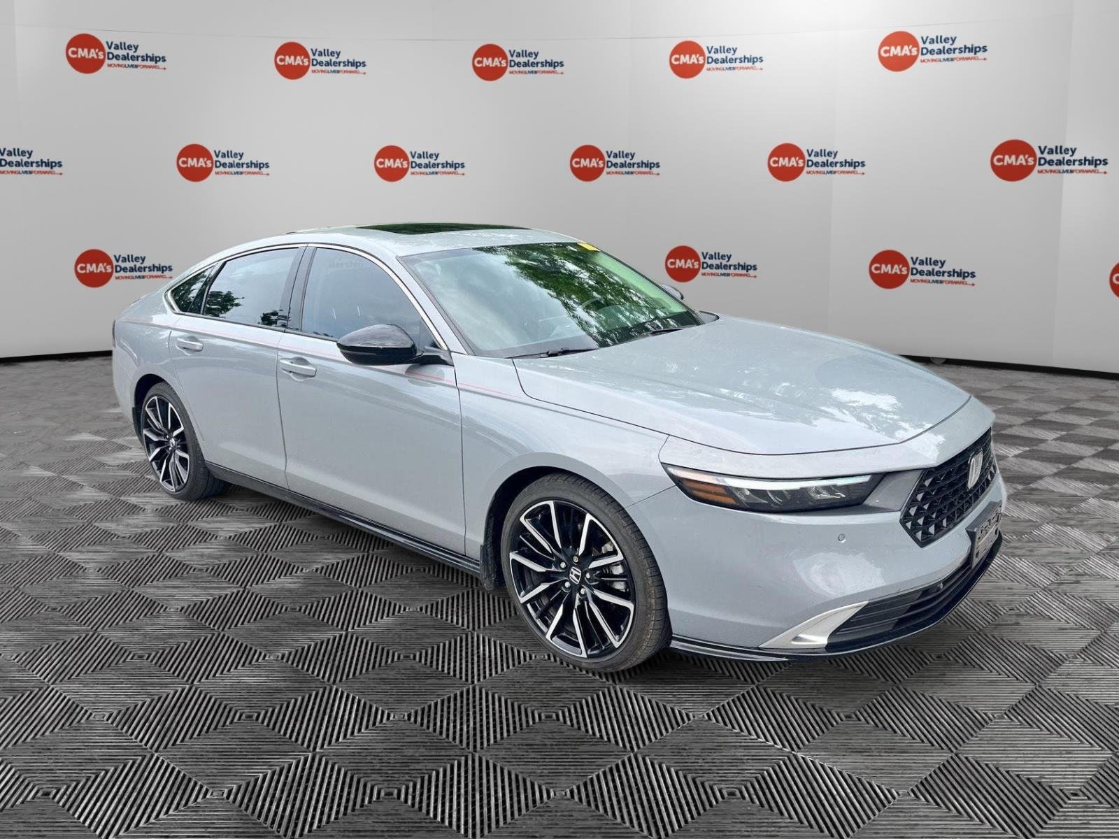 Used 2024 Urban Gray Pearl Honda Touring image 3