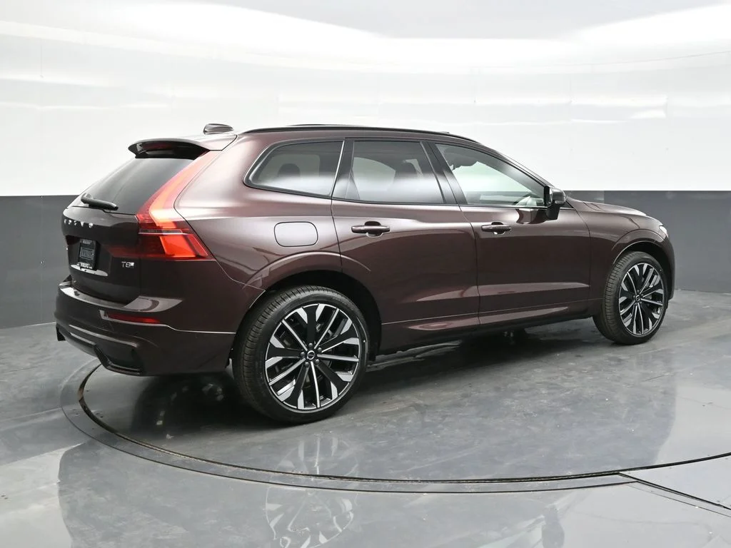 New 2026 Mulberry Red Volvo T8 Ultra image 7