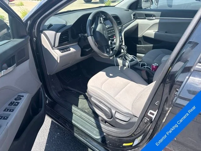 Used 2019 Phantom Black Hyundai SE image 12