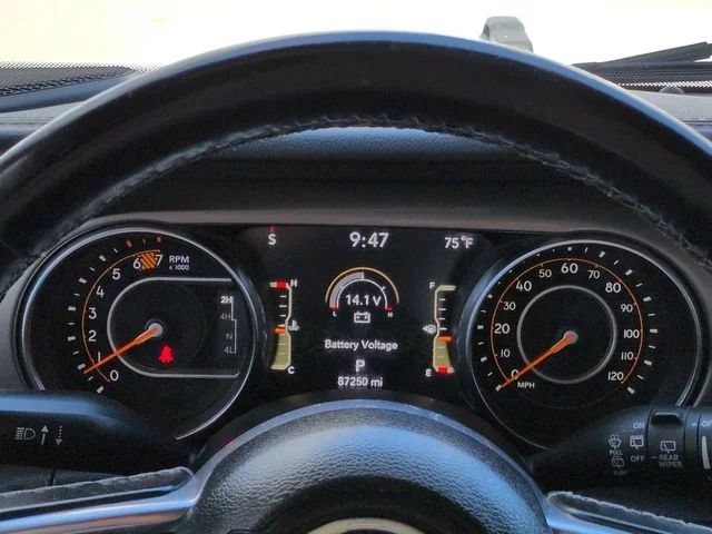 Used 2021 White Jeep Unlimited Sahara image 25