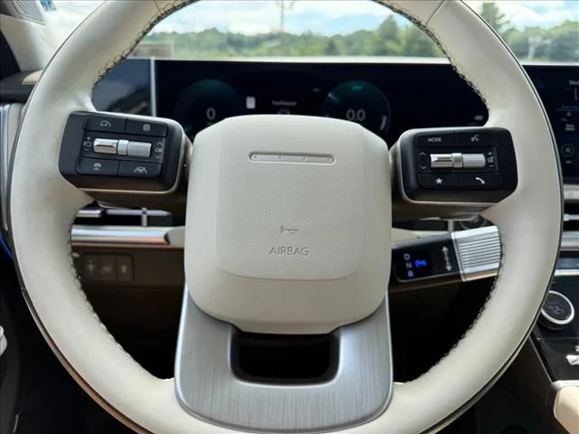 Used 2025 White Hyundai Calligraphy image 18